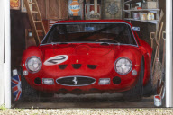 Car enthusiast paints 