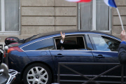 Nicolas Sarkozy goes to handover of power ceremony