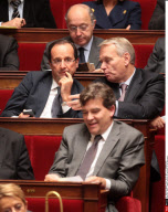 PARIS : Weekly session of questions to the government