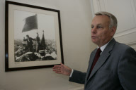 Jean-Marc Ayrault, en famille et à l'assemblée nationale. Archives. Langevin.
