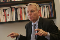 Jean-Marc Ayrault, en famille et à l'assemblée nationale. Archives. Langevin.