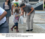 CPE/Jon Stewart takes care of his daughter - New York