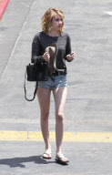 Emma Roberts looking thin and exhausted