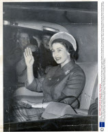 The Queen Waves To Crowds Through The Window Of Her Car As She Arrives At The Palace. Queen (queen Elizabeth Ii) Flew Back From Canada Last Night To Cheering Crowds At London Airport And Buckingham Palace. Then She Appeared Unexpectedly On The Balcon