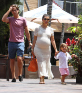 Pregnant Kourtney Kardashian And Family Out For Lunch In Malibu