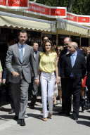 Kronprinzessin Letizia von Spanien und Kronprinz Felipe bei der Eröffnung der Buchmesse im Retiro Park in Madrid