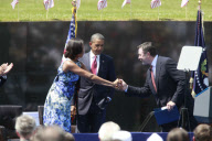 Veterans and Obama at Vietnam wall