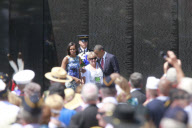 Veterans and Obama at Vietnam wall