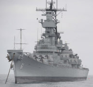 USS Iowa arrvies in Los Angeles