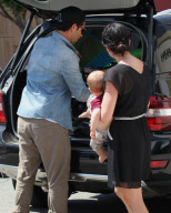 Paparazzo Helps Selma Blair Load Her Baby Stroller into her Car