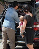 Paparazzo Helps Selma Blair Load Her Baby Stroller into her Car