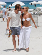 Michelle Hunziker And Tomaso Trussardi Enjoying A Day At The Beach In Miami