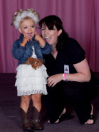 Bräunungsspray für kleines Mädchen