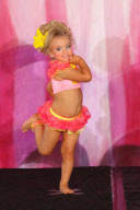 Bräunungsspray für kleines Mädchen