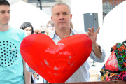 Damien Hirst and Camilla Batmanghelidjh, spin art project for children, Covent Garden, London, Britain  - 14 Jun 2012