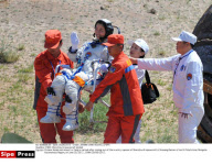 CHINE: Shenzhou-9 spacecraft landed