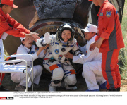 CHINE: Shenzhou-9 spacecraft landed