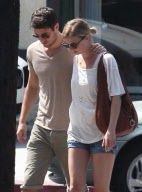 EXCLUSIVE... Exclusive: Emily VanCamp And Josh Bowman Share A Kiss After Brunch