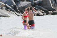 *EXCLUSIVE* Jennifer Lopez  sexy bikini body 
