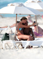 GIOVANI DOS SANTOS ENJOY VACATIONS IN CANCUN BEACHES WITH HIS GIRLFRIEND