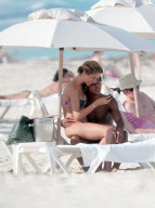 GIOVANI DOS SANTOS ENJOY VACATIONS IN CANCUN BEACHES WITH HIS GIRLFRIEND