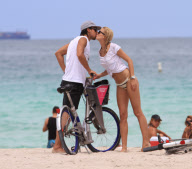 Real Madrid star Sami Khadira and his German model girlfriend Lena Gercke are all over each other while frolicking on the beach in Miami
In This Album: Bikes, Real-Madrid, Lena Gercke 