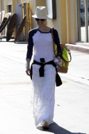 Semi-Exclusive... Gwen Stefani and the Fam Head For Sushi