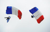 Hollande presides over Bastille Day parade 
