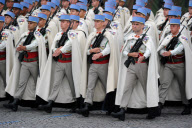 Hollande presides over Bastille Day parade 