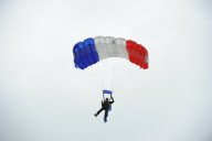 Hollande presides over Bastille Day parade 