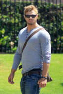 *EXCLUSIVE* Kellan Lutz and Sharni Vinson go Apartment Hunting [NO Canada, Germany, Austria]