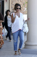 *EXCLUSIVE* Pregnant Vanessa Minnillo  shops  in Encino