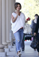 *EXCLUSIVE* Pregnant Vanessa Minnillo  shops  in Encino