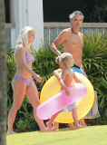 Britney Spears &amp; Her Family Head To The Beach! NO INTERNET USE W/O PRIOR AGREEMENT