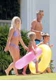 Britney Spears &amp; Her Family Head To The Beach! NO INTERNET USE W/O PRIOR AGREEMENT
