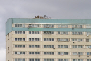 Safety First: Britische Soldaten installieren Luftabwehrraketen auf dem Dach des Fred Wigg Hochhauses in London Leytonstone