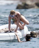 EXCLUSIVE-Avril Lavigne shows off her No bikini ready body in Mexico