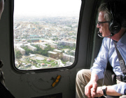 Verteidigungsminister Thomas de Maiziere besucht deutsche ISAF-Soldaten in Kabul