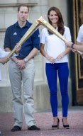 Olympic Torch Relay passes through Buckingham Palace, London, Britain - 26 Jul 2012