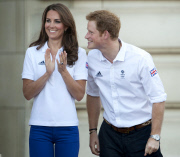 Olympic Torch Relay passes through Buckingham Palace, London, Britain - 26 Jul 2012
