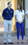 Olympic Torch Relay passes through Buckingham Palace, London, Britain - 26 Jul 2012