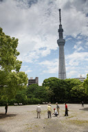Der Tokyo Sky Tree Wolkenkratzer im Stadtteil Oshiage