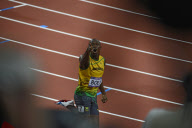 Usain Bolt wins 200m