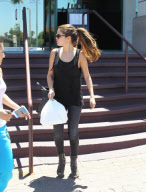 EXCLUSIVE - Justin Bieber and Selena Gomez get sushi Pt 2