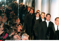 PARIS: MODE PRET-A-PORTER HOMME HIVER 98: THIERRY MUGLER