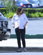 A Very Pregnant Drew Barrymore And Will Kopelman Leave The Doctors