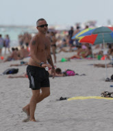 Eros Ramazzotti am Strand in Miami Beach