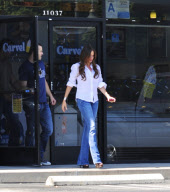 Sofia Vergara And Nick Loeb Get Carvel Ice Cream