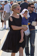 *EXCLUSIVE* Jason Schwartzman and Family : Farmer's Market Run!