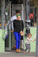 *EXCLUSIVE* Diane Kruger lunches with Joshua Jackson's sister and niece [NO Canada, Germany, Austria]